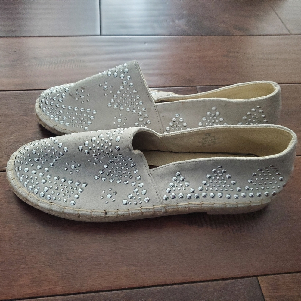 Stylish Gray Espadrilles with Silver Accents Size 7.5 New Never Worn Bucco